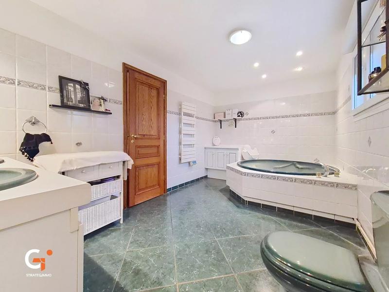 Maison - 199 m² - 5 pièces