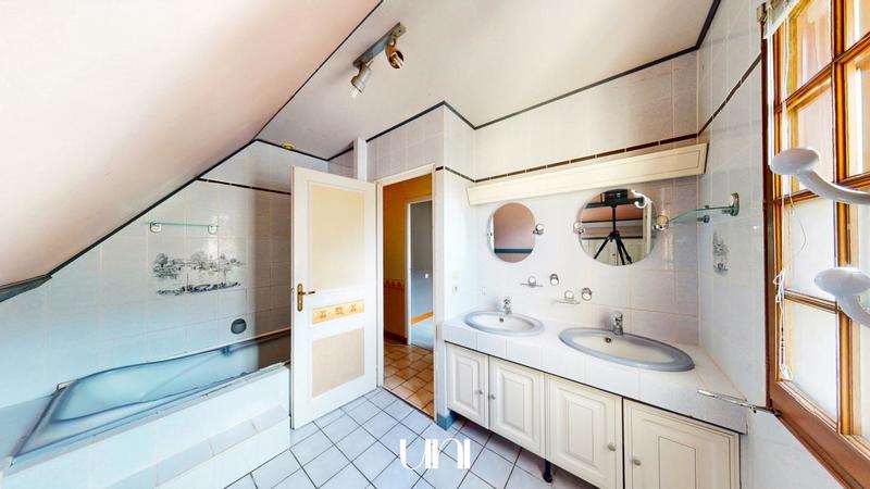 Maison - 175 m² - 6 pièces