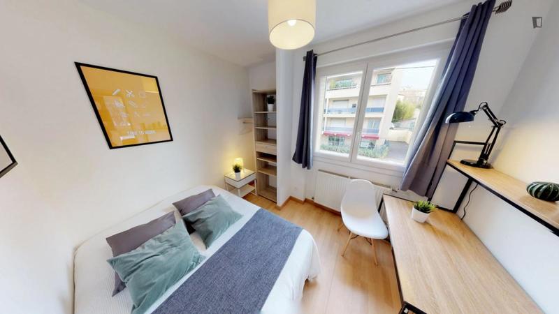 Chambre - 8 m² - 5 pièces