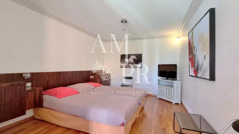 Villa - 389 m² - 10 pièces