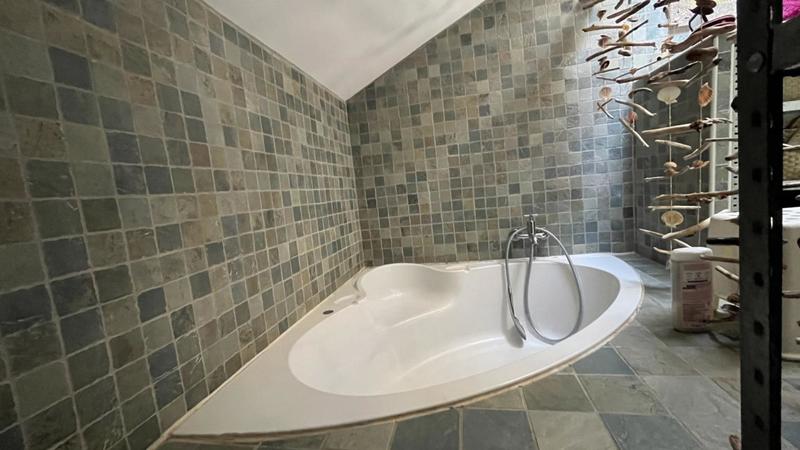 Maison - 250 m² - 7 pièces