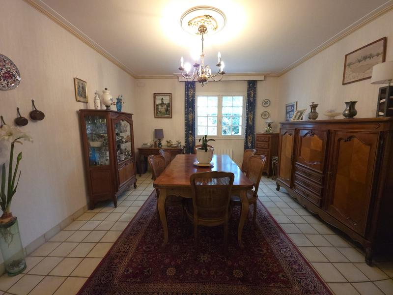 Maison - 208 m² - 9 pièces