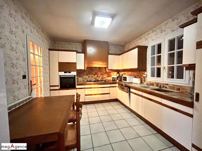 Maison traditionnelle - 156 m² - 7 pièces