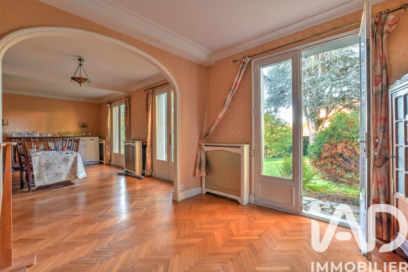 Maison - 284 m² - 9 pièces