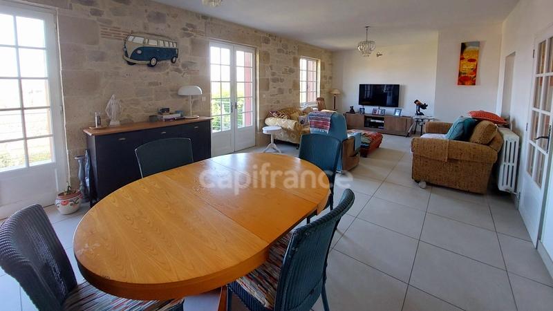 Maison - 244 m² - 8 pièces