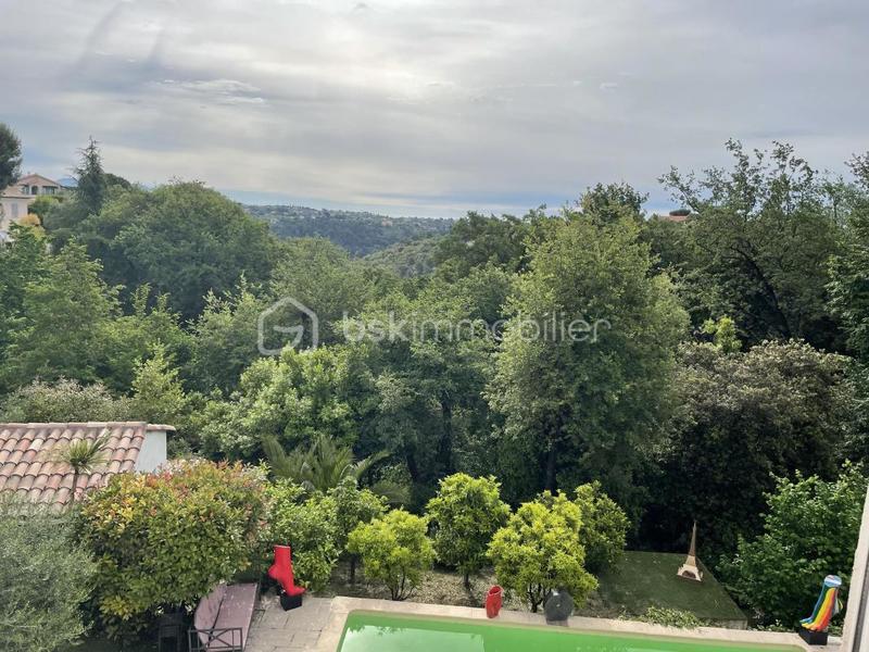 Villa - 312 m² - 6 pièces