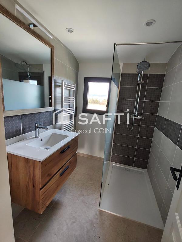 Maison - 220 m² - 8 pièces