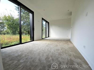 Maison - 280 m² - 8 pièces