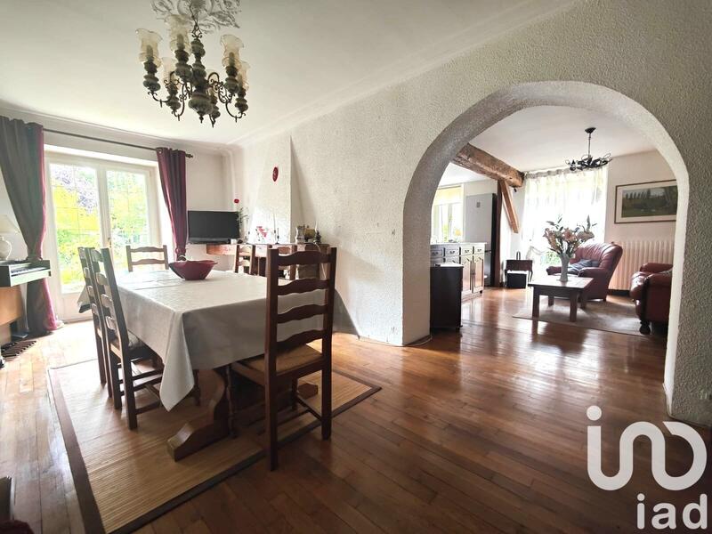 Maison - 233 m² - 7 pièces