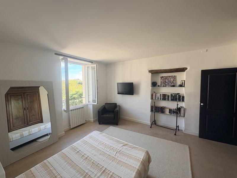 Maison - 320 m² - 8 pièces