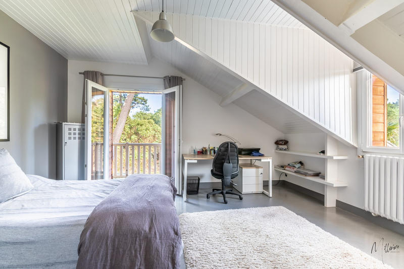 Maison - 270 m² - 11 pièces