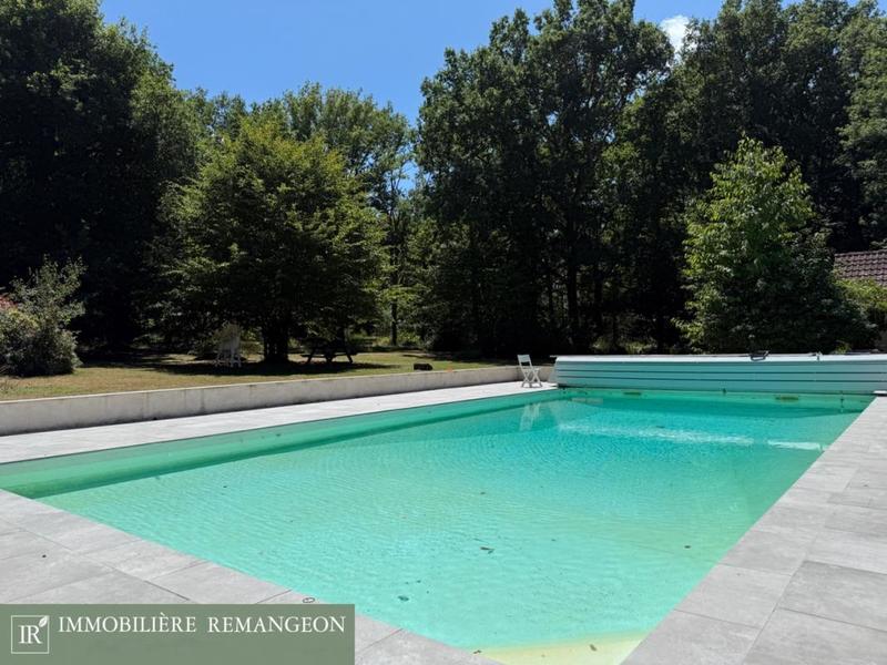 Propriété - 349 m² - 7 pièces