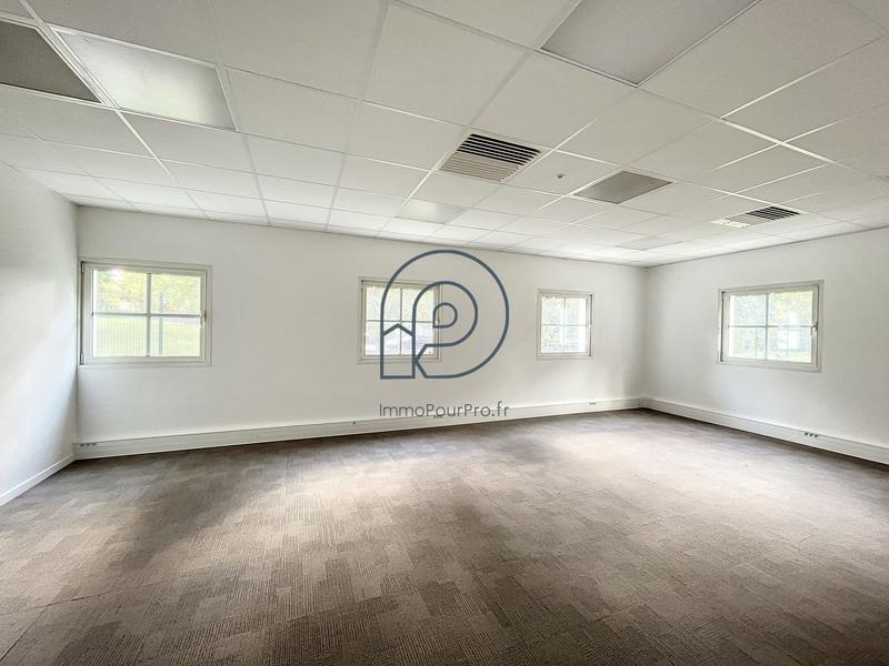 Bureau - 2 463 m²
