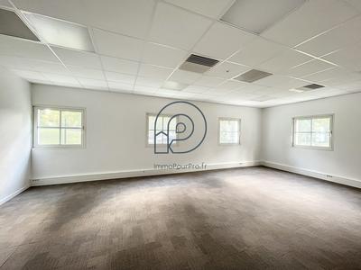 Bureau - 2 463 m²