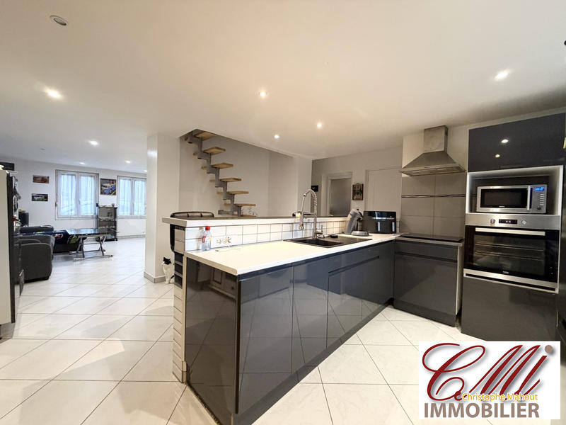 Maison - 104 m² - 5 pièces