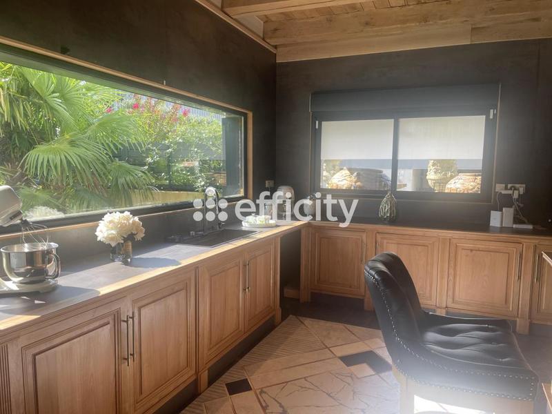 Maison - 550 m² - 5 pièces