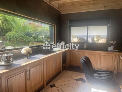 Maison - 550 m² - 5 pièces