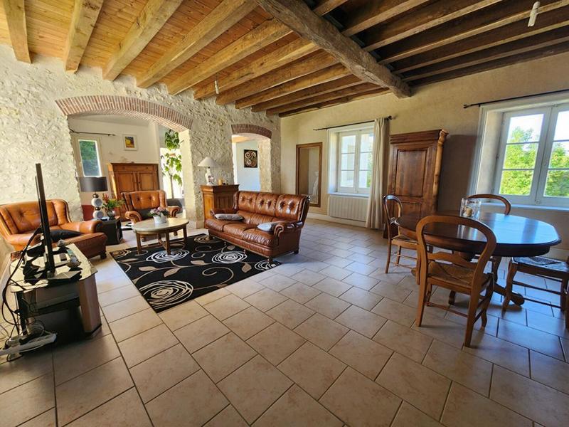 Maison - 255 m² - 7 pièces