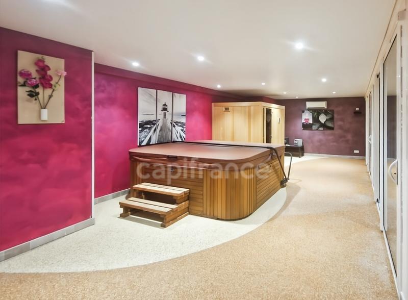 Maison - 273 m² - 9 pièces