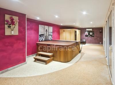 Maison - 273 m² - 9 pièces