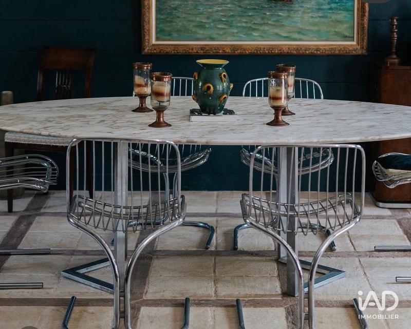 Maison - 1 044 m² - 15 pièces