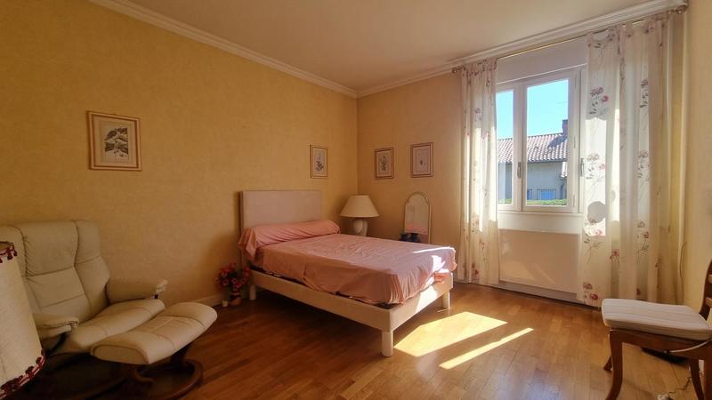 Maison - 210 m² - 6 pièces