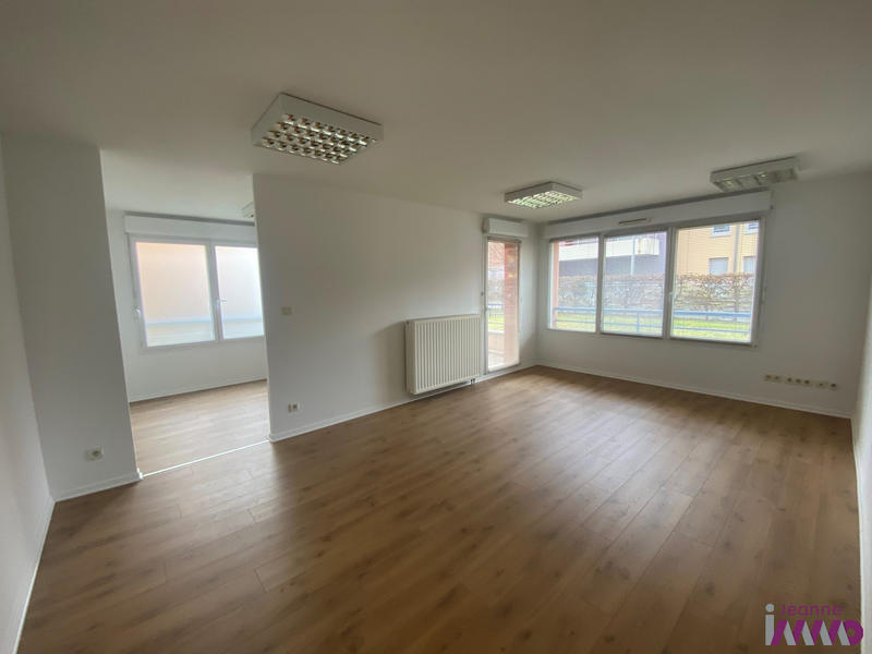 Local d'activités - 128 m² - 6 pièces