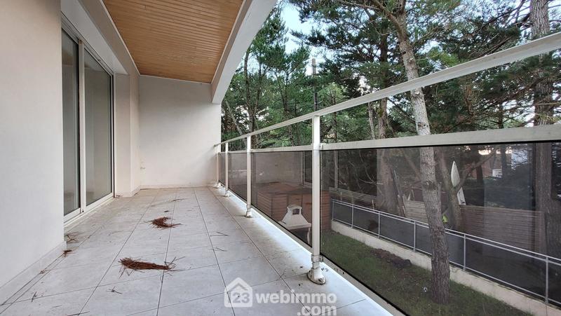 Maison - 222 m² - 8 pièces