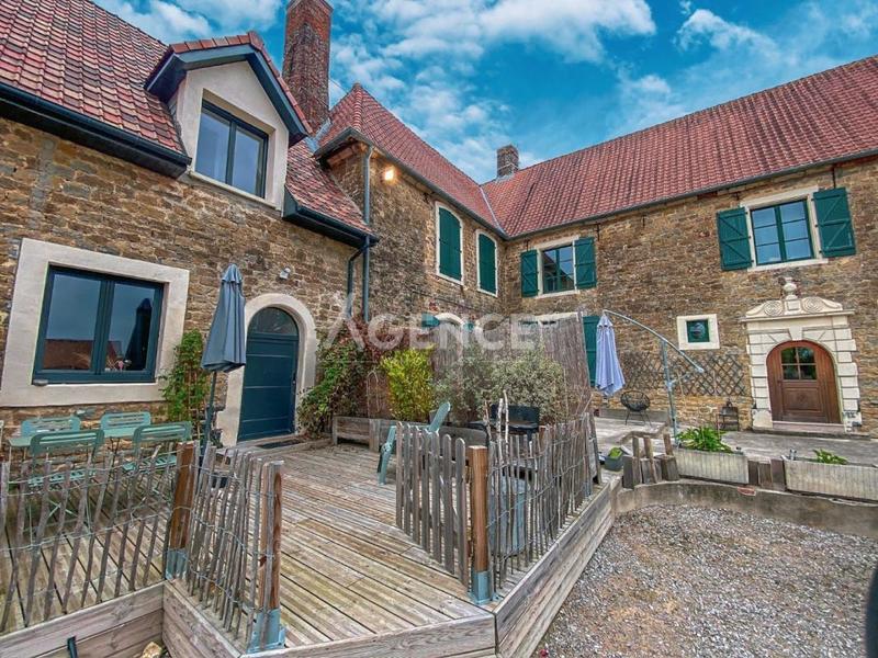 Maison - 318 m² - 17 pièces