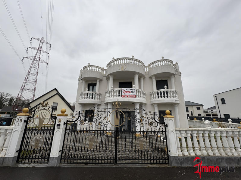 Maison - 200 m² - 6 pièces