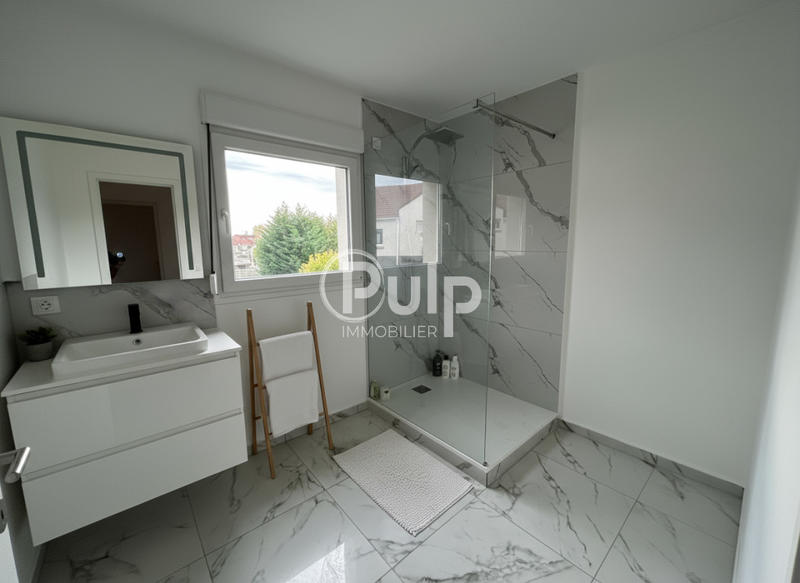 Maison - 95 m² - 5 pièces