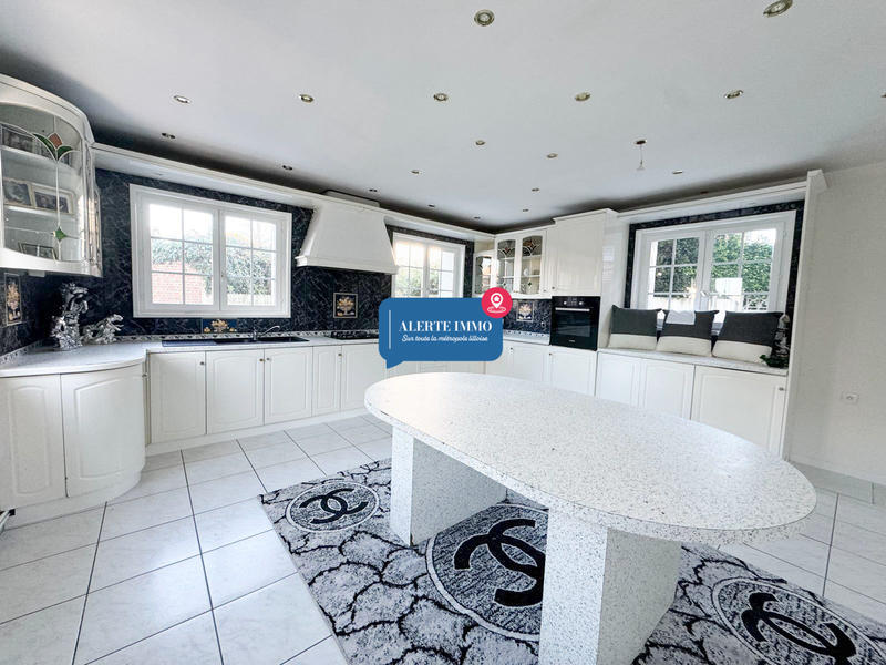 Maison - 203 m² - 5 pièces