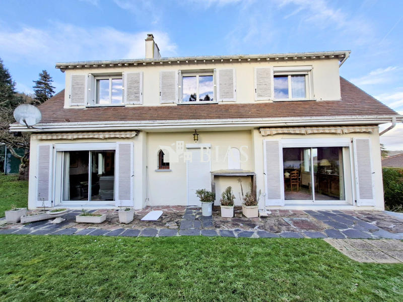 Maison traditionnelle - 140 m² - 5 pièces