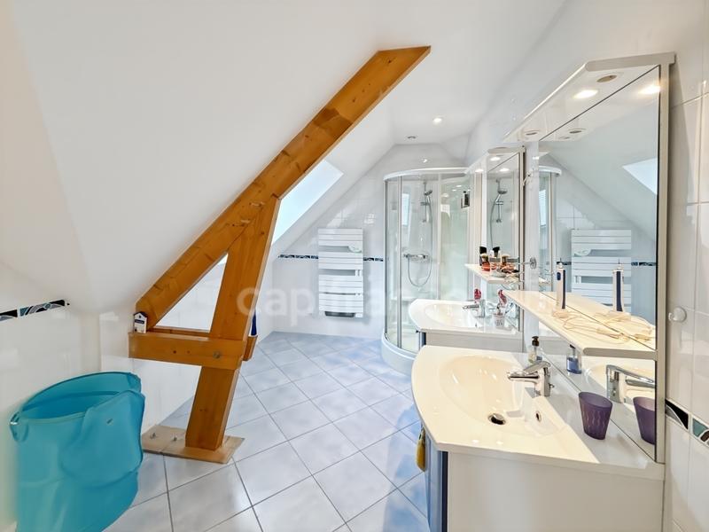 Maison - 214 m² - 7 pièces