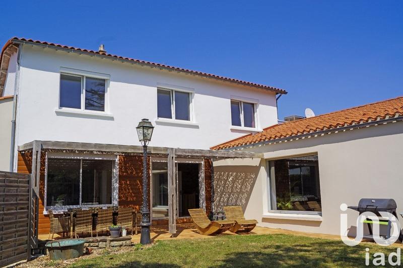 Maison - 251 m² - 9 pièces