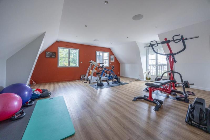 Propriété - 264 m² - 9 pièces