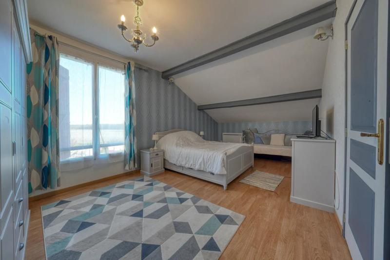 Maison - 330 m² - 12 pièces