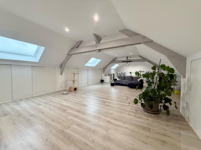 Maison - 277 m² - 8 pièces