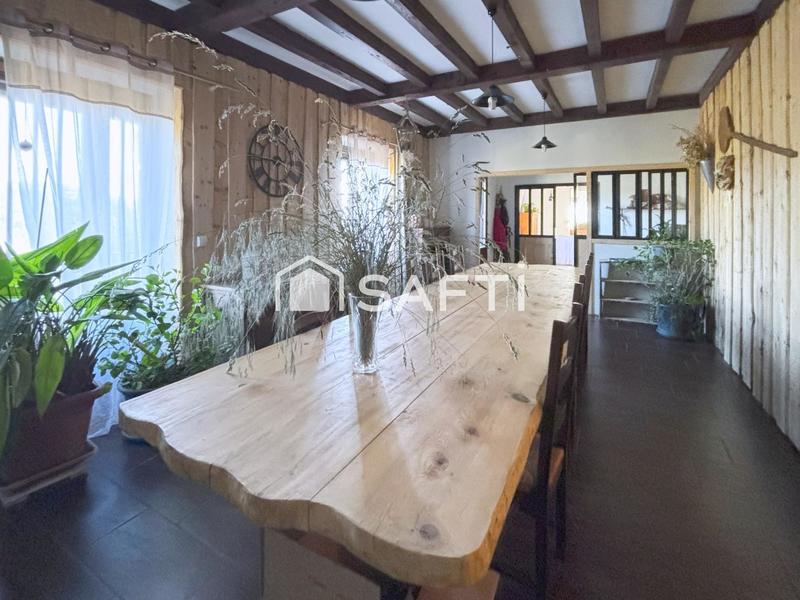 Maison - 230 m² - 14 pièces