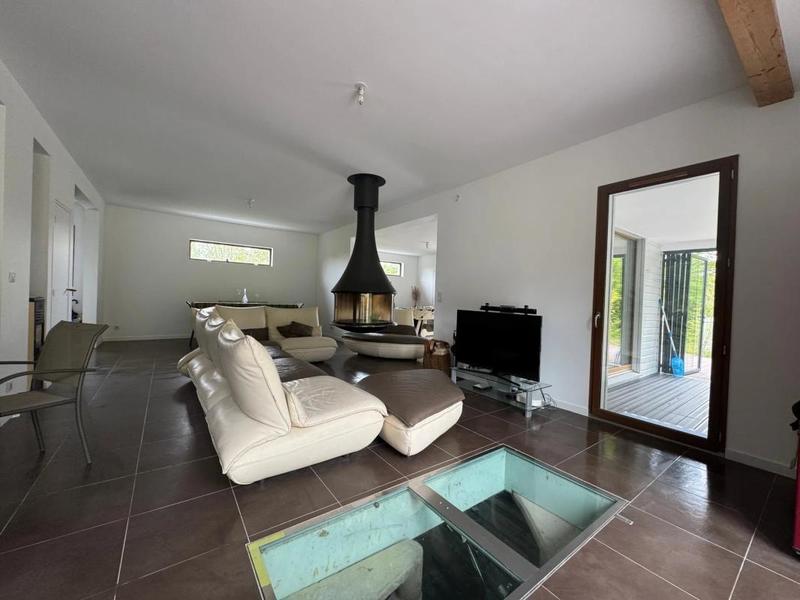 Maison - 210 m² - 7 pièces