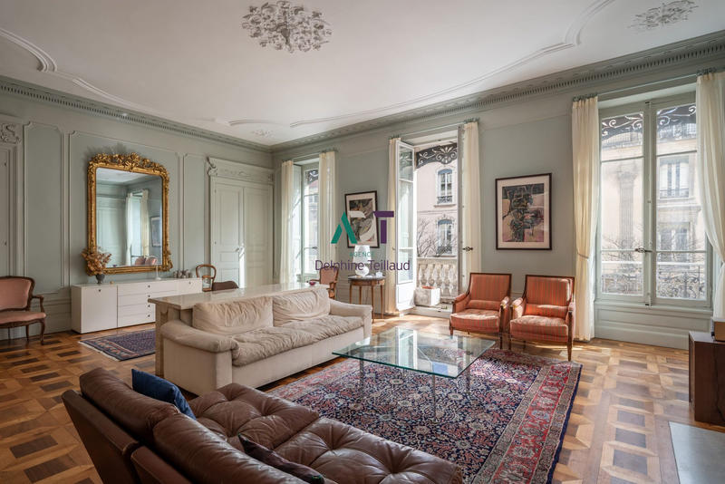 Appartement - 223 m² - 6 pièces