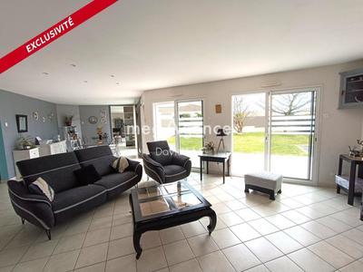 Maison traditionnelle - 163 m² - 7 pièces