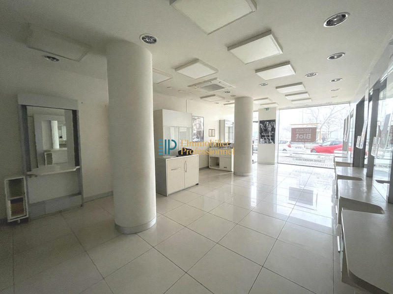 Local commercial - 80 m² - 3 pièces