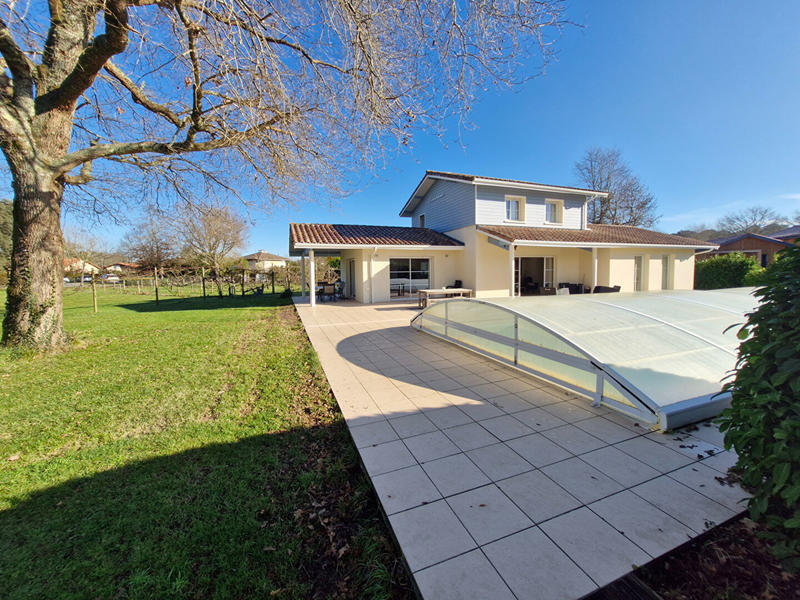 Maison - 140 m² - 5 pièces