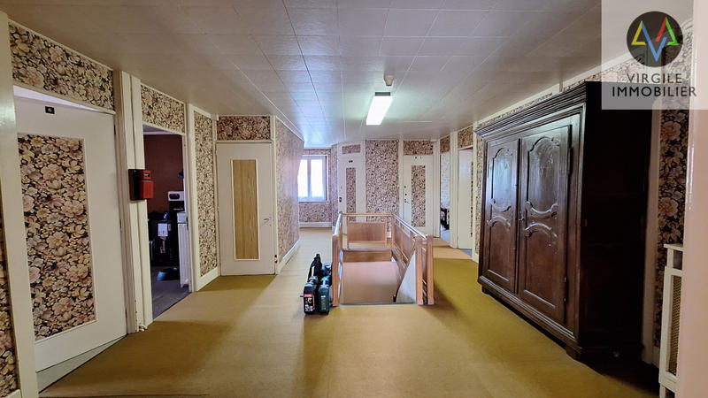 Maison - 477 m² - 18 pièces