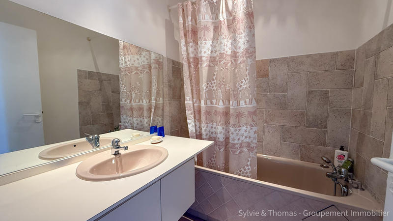 Maison - 285 m² - 8 pièces