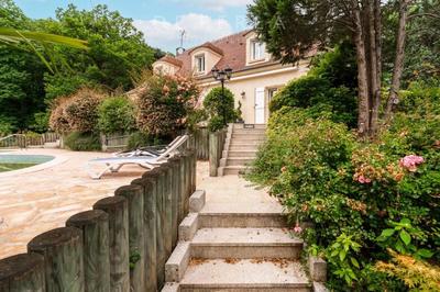 Demeure - 250 m² - 10 pièces