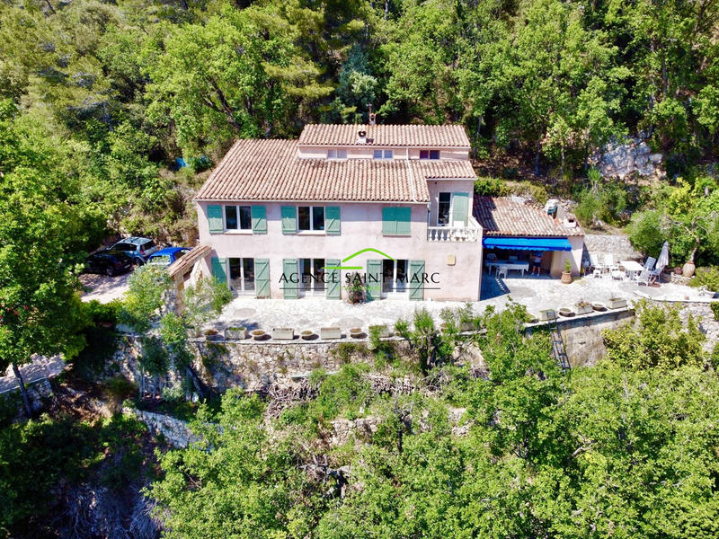 Maison - 221 m² - 5 pièces