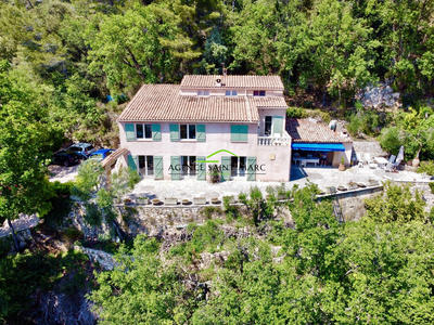 Maison - 221 m² - 5 pièces