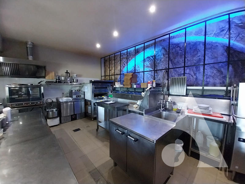 Maison - 210 m² - 6 pièces